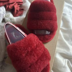 UGG T Fluff Yeah Slide - Red - Size 9 kids