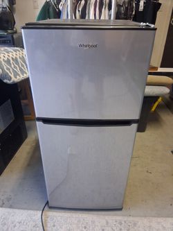 Whirlpool Fridge. Works excellent.  Like new