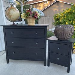 Black Solid Wood Dresser and Nightstand Furniture Set