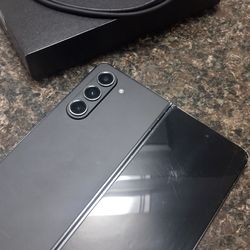 256gb Unlocked Samsung Galaxy zFold 5