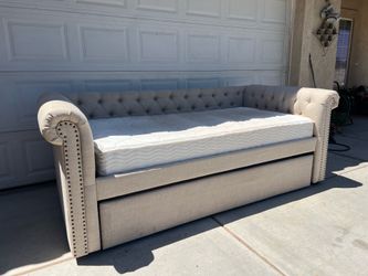 Twin Daybed W/ 2 Mattresses!