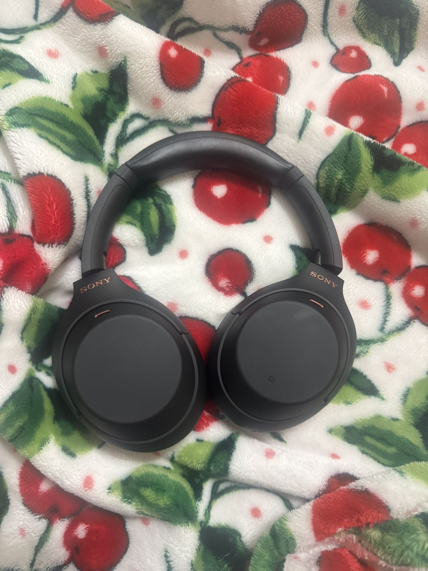 Sony WH- 1000XM4 Noise Canceling Overhead Bluetooth Wireless Headphones