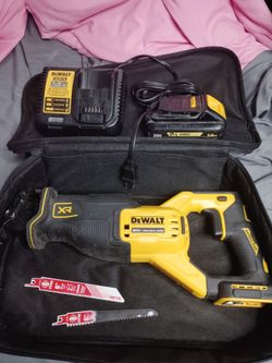 Dewalt sawzall with 3ah battery and charger and case
