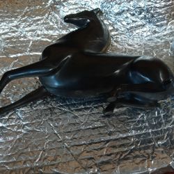BRASS HORSE STATUE. APPROX 8 INCHES