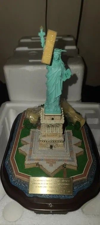 Danbury Mint Lighted Statue Of Liberty.