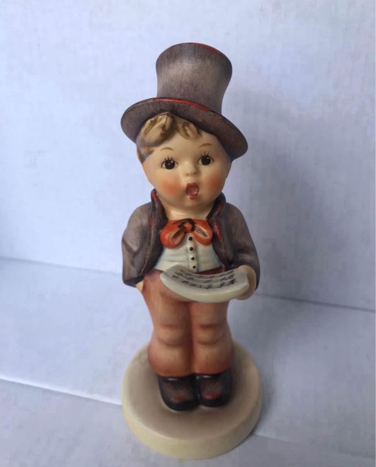 VINTAGE HUMMEL “Street Singer” PORCELAIN FIGURINE #131 - 5” - TMK-6  