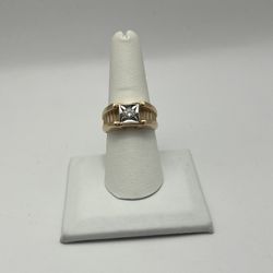 14kt Two Tone Diamond Ring 