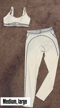 Alo Yoga Sports Bra and Leggings Set
