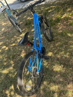 Specialized Hotrock 24-inch kids' mountain bike