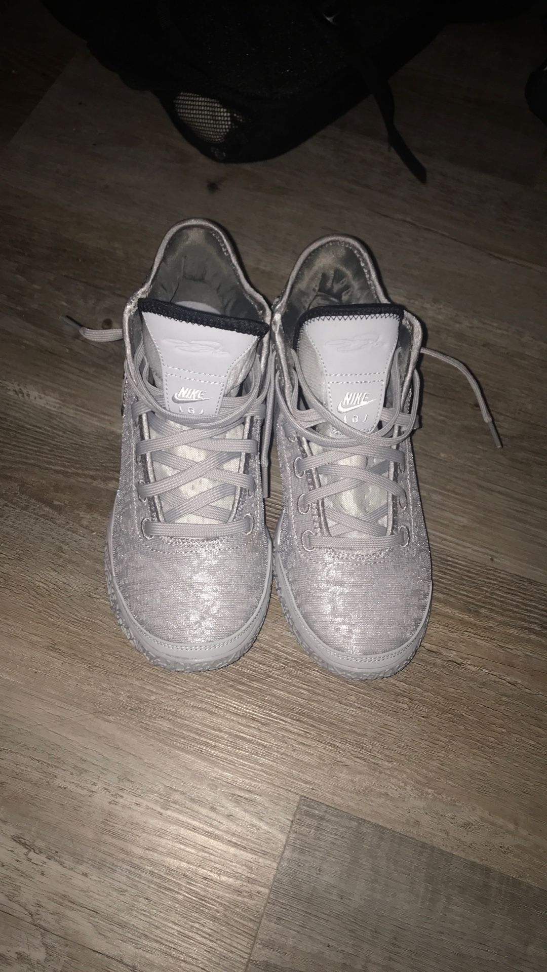 Nike LBJ Mens Shoe Size 7.5