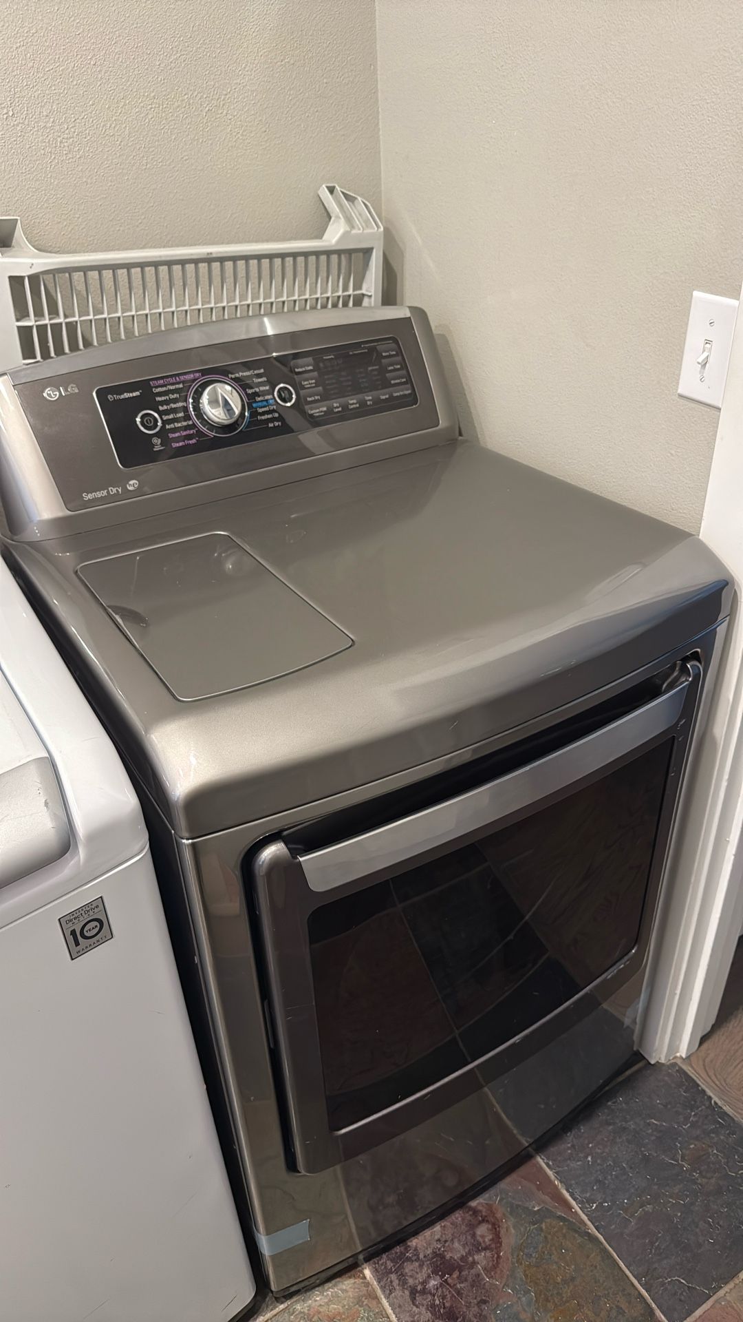 LG ELECTRIC DRYER/w Steam Cycle