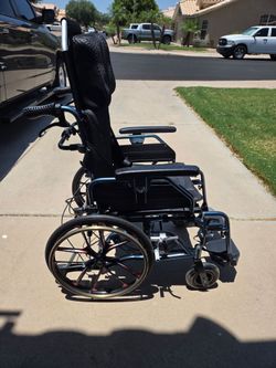 Reclining wheelchair