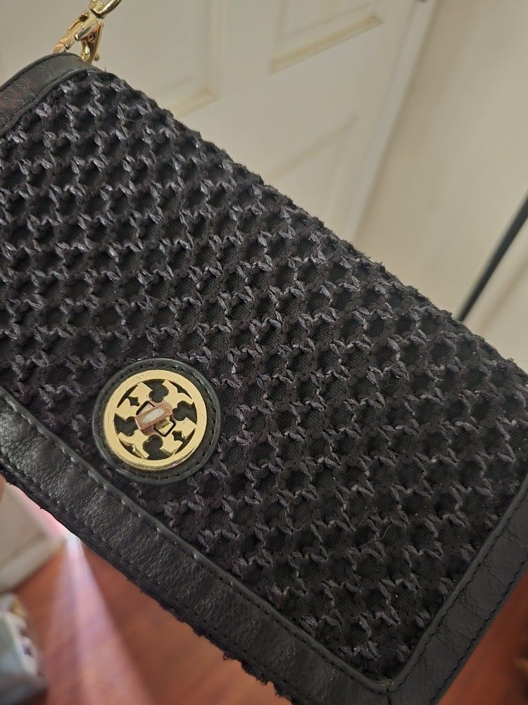 Tory Burch Cross Body With A Gold Chain