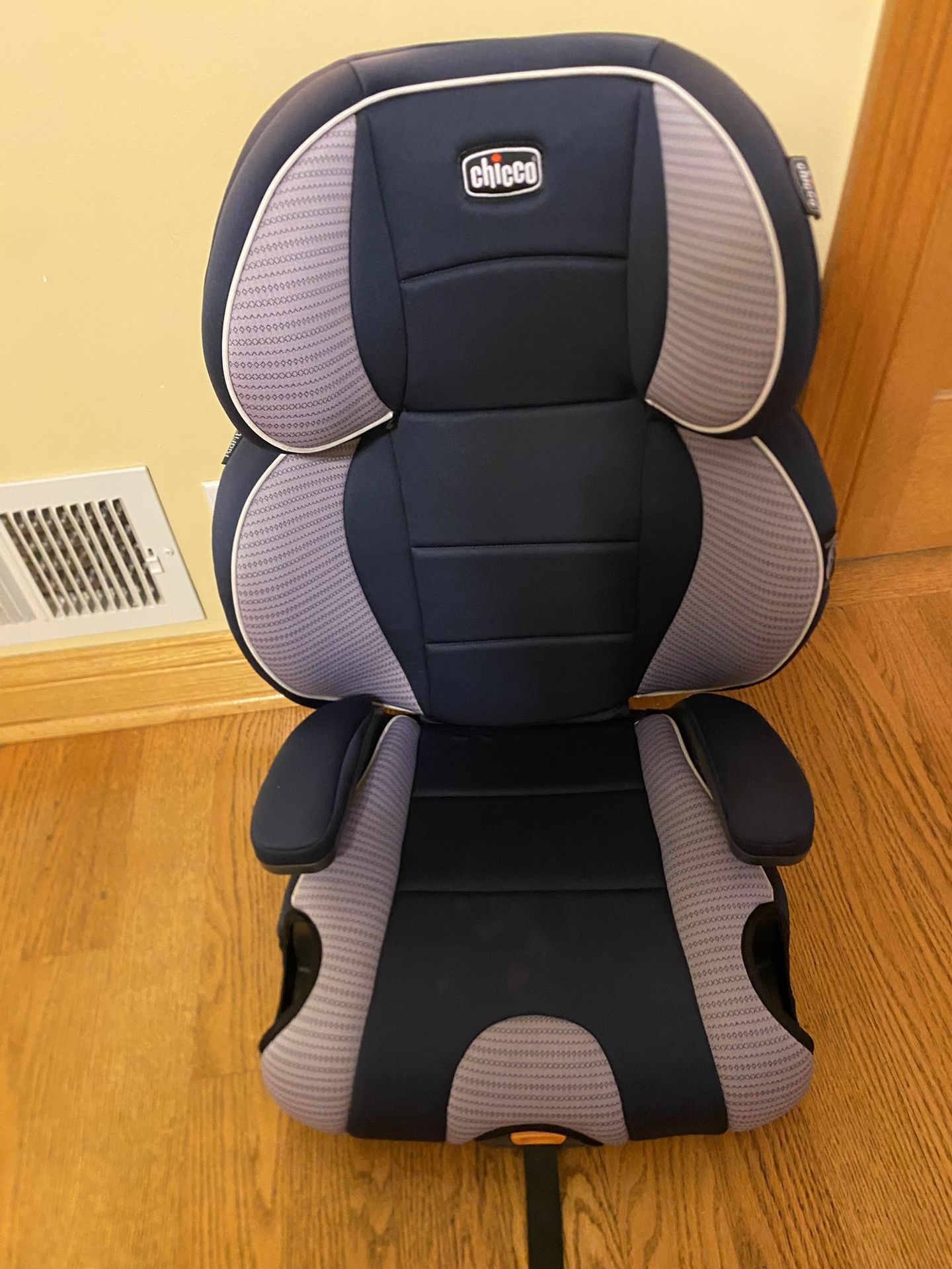 Toddlers Car Seat - Can Be Divided Into Booster’s Seat