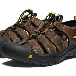 KEEN HIKING SHOES