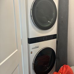 Samsung 4.6 Cu Washer / Dryer