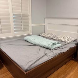 Queen Size Bed With 4 Storage Drawers(no Headboard)
