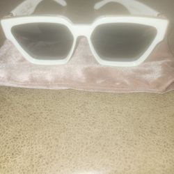 Louis Vuitton men/women White Millionaire Sunglasses w/Gold Trim 