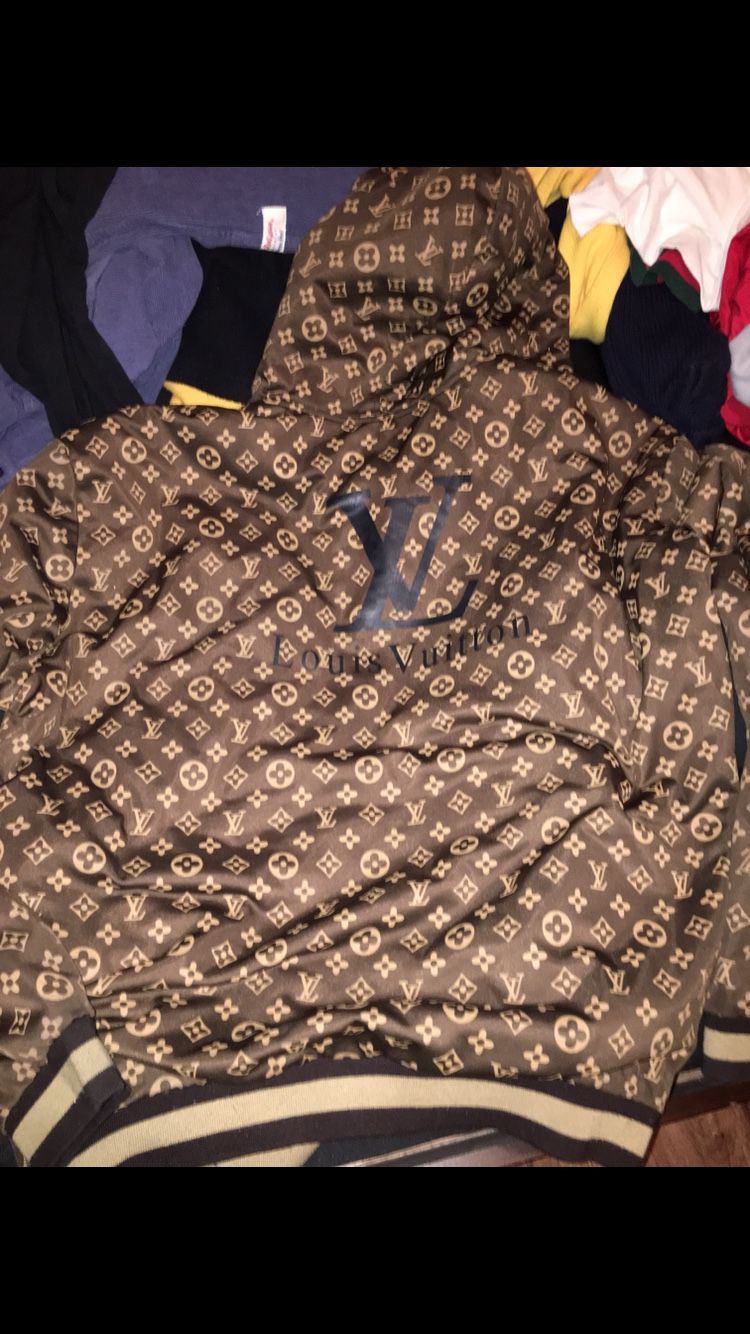 2003 Louis Vuitton release fits like xl