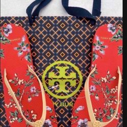 Tory Burch Lyonnaise Floral Print Flat Flip Flop - Leather Straps - Size 8 NEW Do not come in original box I do provide a Tory Burch shopping bag Pick