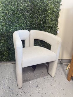 accent chair new only 1 