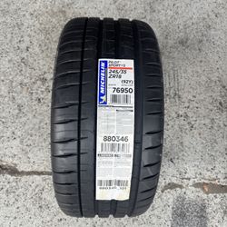 245/35/18 Michelin PS4s 