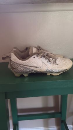 Youth 4.5 Nike cleats