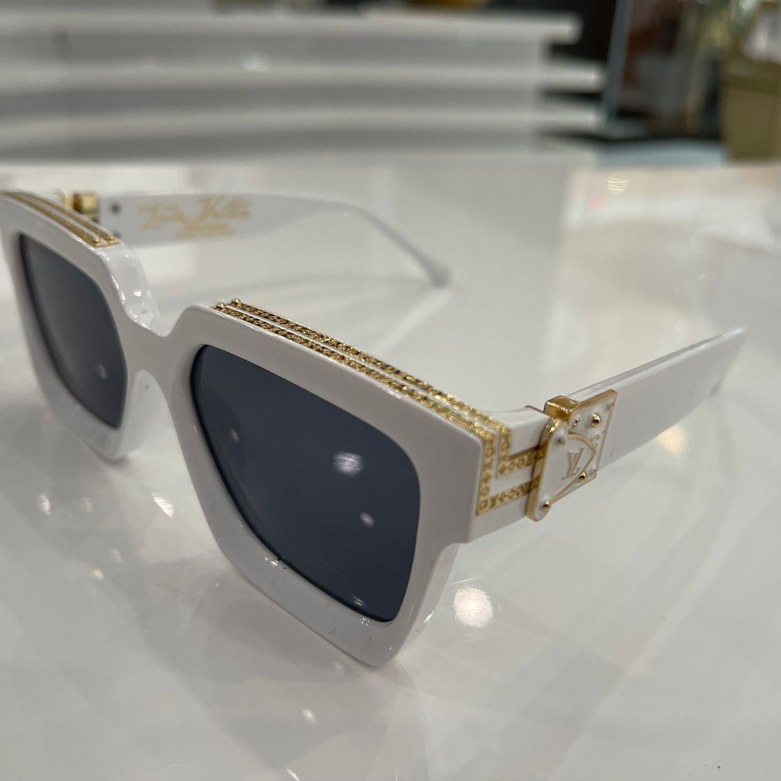 White Louis Vuitton Millionaire Sunglasses Unisex for Sale in Miami, FL -  OfferUp