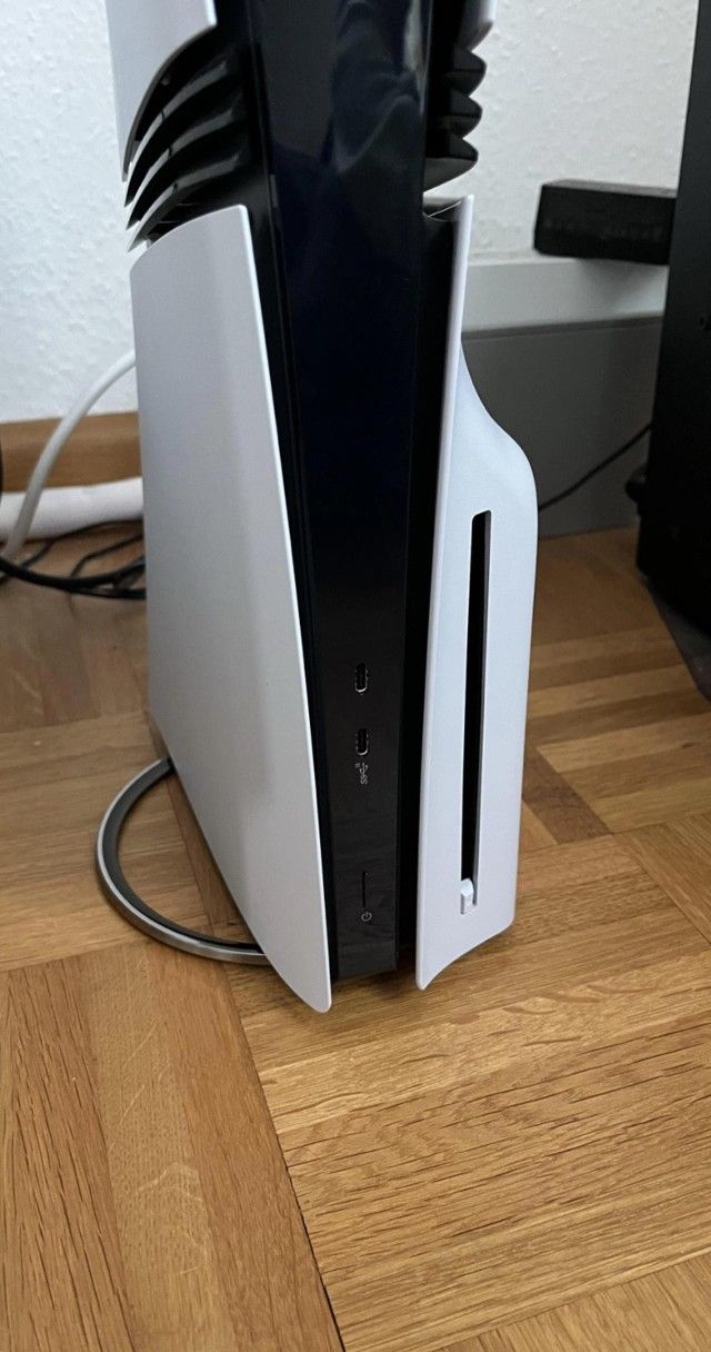 (Pending) PS5 Pro with Discdrive installed. Comes with One game Death Stranding 2