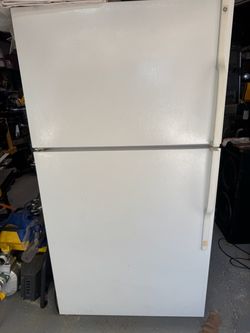 GE Top-Freezer Refrigerator White