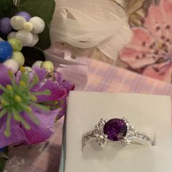 Exquisite Violet Sapphire & White Topaz Ring 