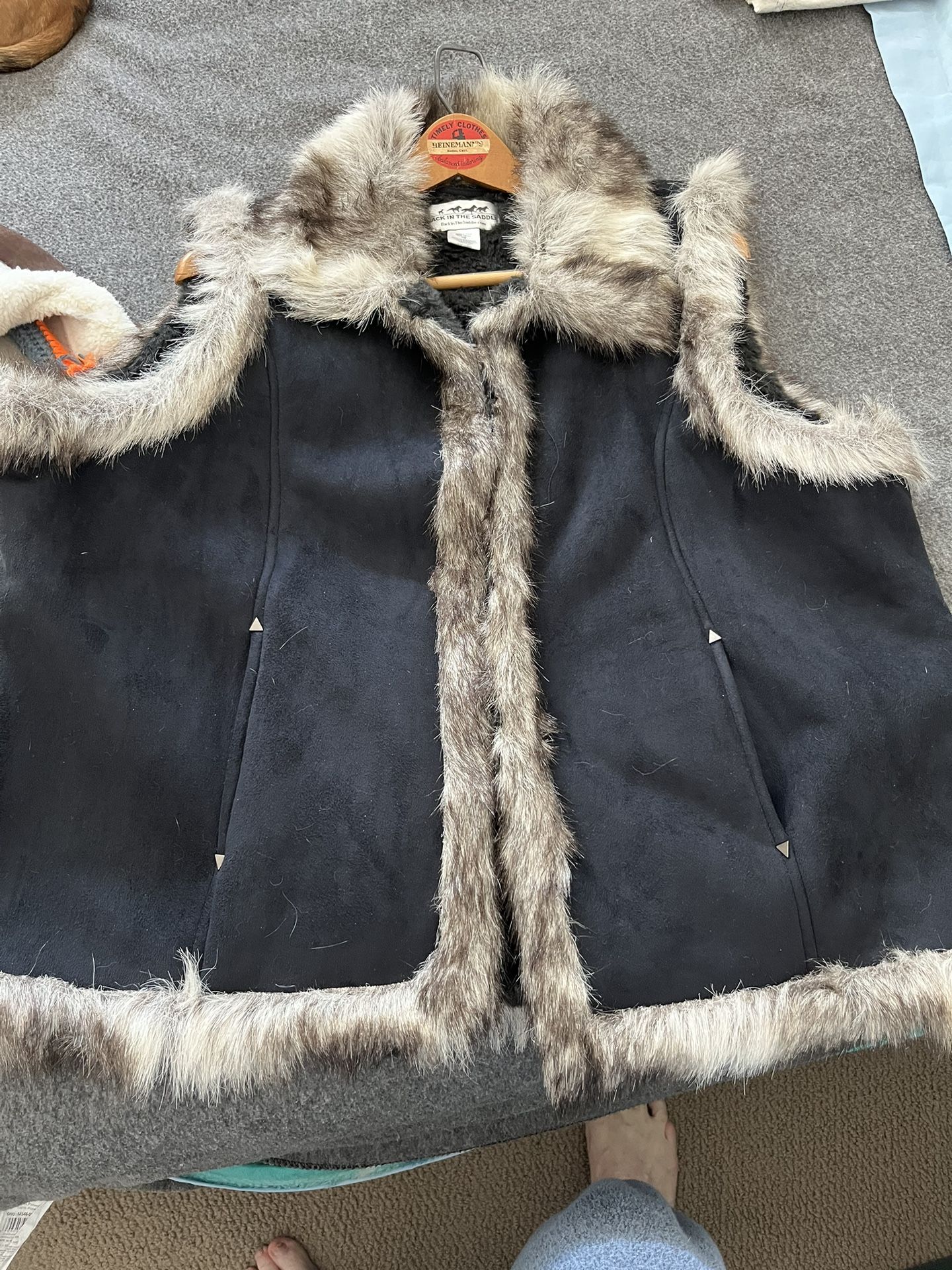 Two Vest Women’s Size Extra Large