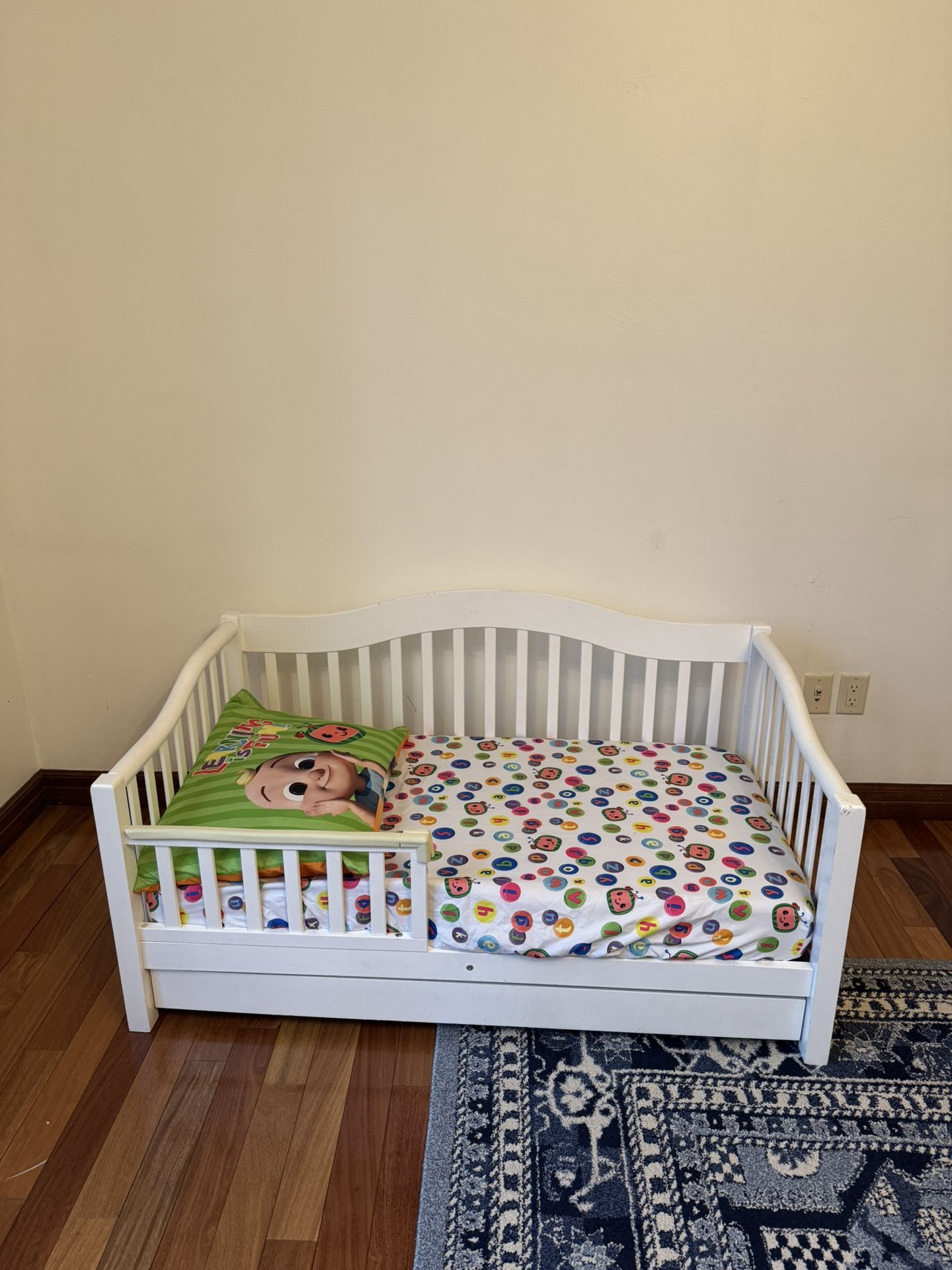 Kiddo Bed, Mattress, Pillow, Bedsheet
