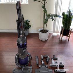 Dyson Animal w all attachments!
