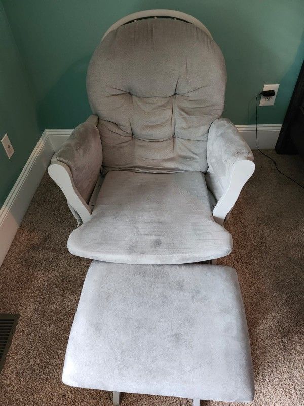 Nursery Glider/Rocking Chair