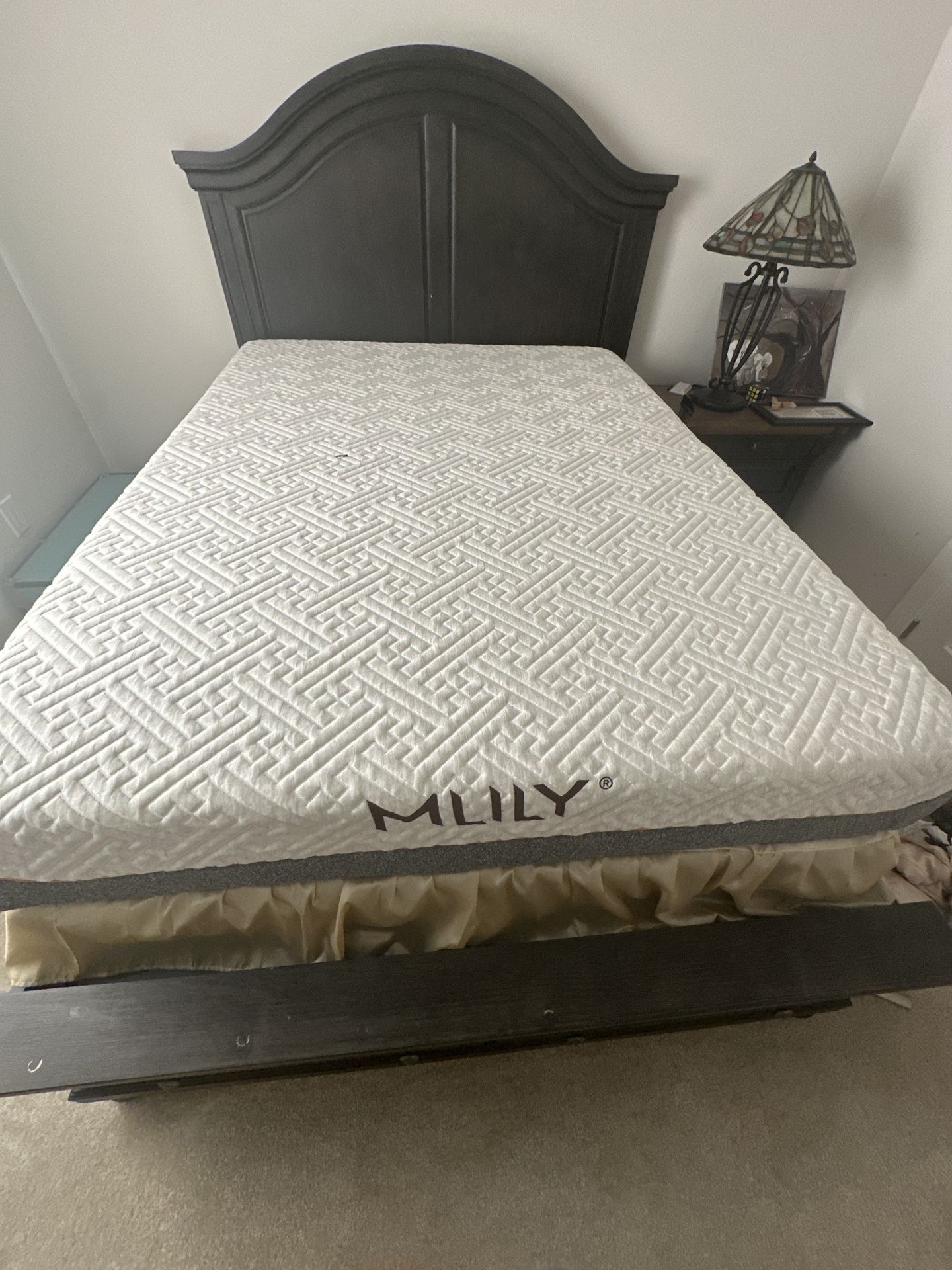 Havertys Queen Storage Bed Set + MLILY Mattress + Nightstand + Lamp – $1,800 (Firm)
