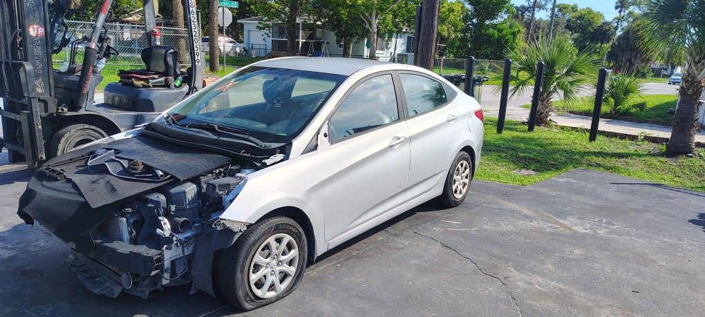 2011 HYUNDAI ACCENT FOR PARTS ONLY 
