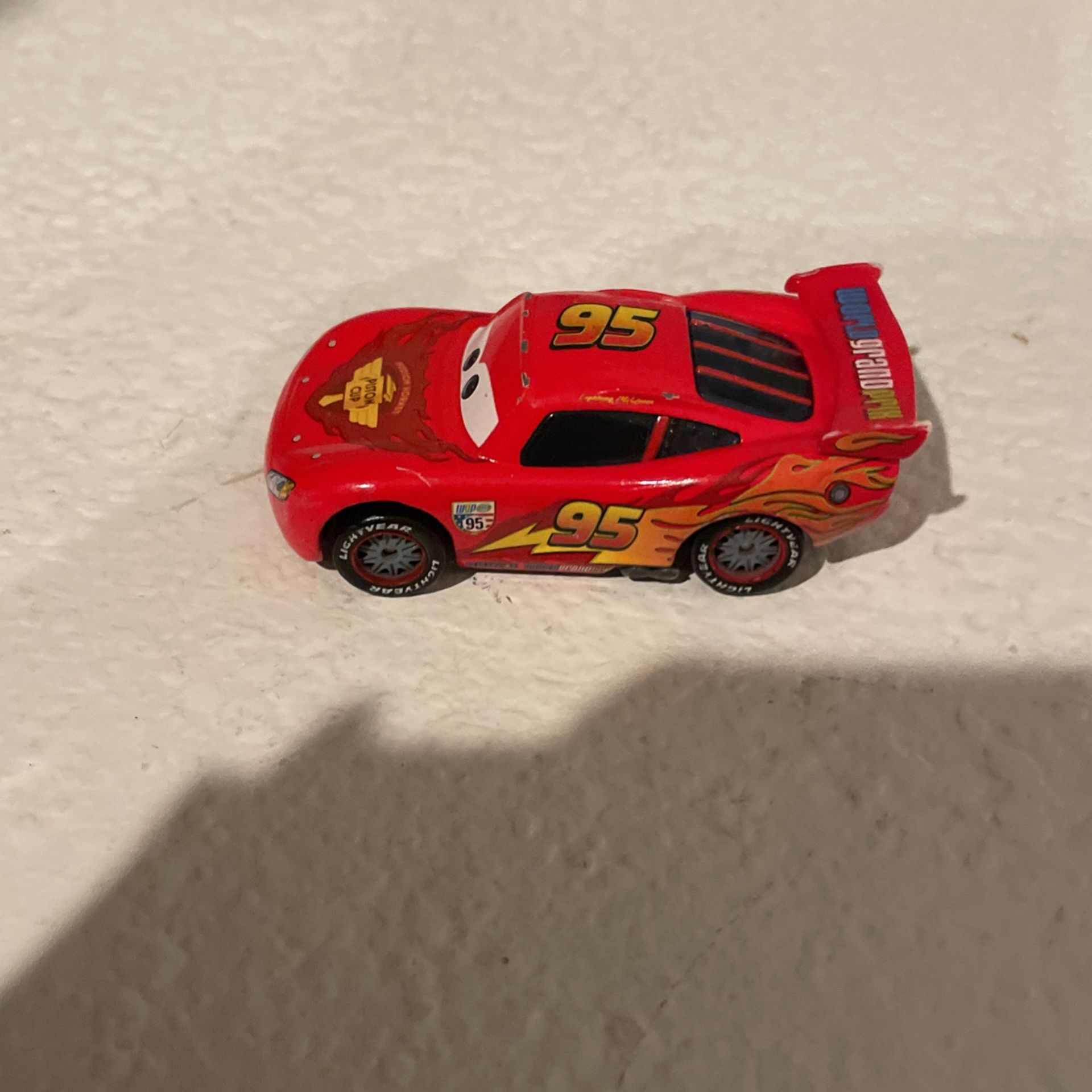 Disney Pixar Cars Lightning McQueen World Grand Prix Piston Cup Toy Mattel  V2797