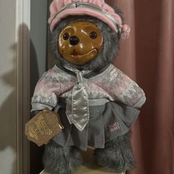 Raikes 1986 wooden bear