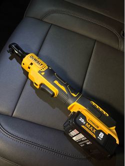 Dewalt new 3/8 ratchet with the battery