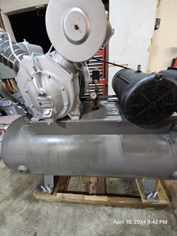 SINGLE PHASE Ingersoll Rand T30 120gallon Air Conpressor 10 HP