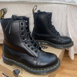 Dr. Martens 1460 Women’s Smooth Leather Lace Up Boots