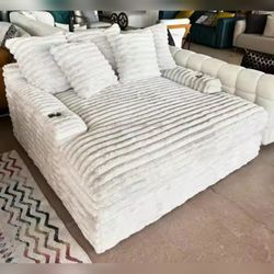 White super comfortable oversized chaise lounge sofa w/ 2 cup holders