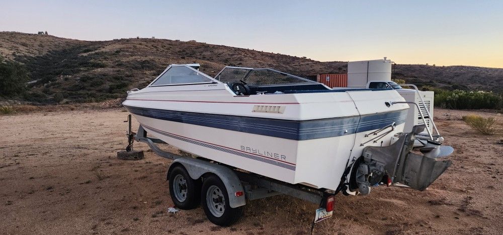 21ft Bayliner Capri 