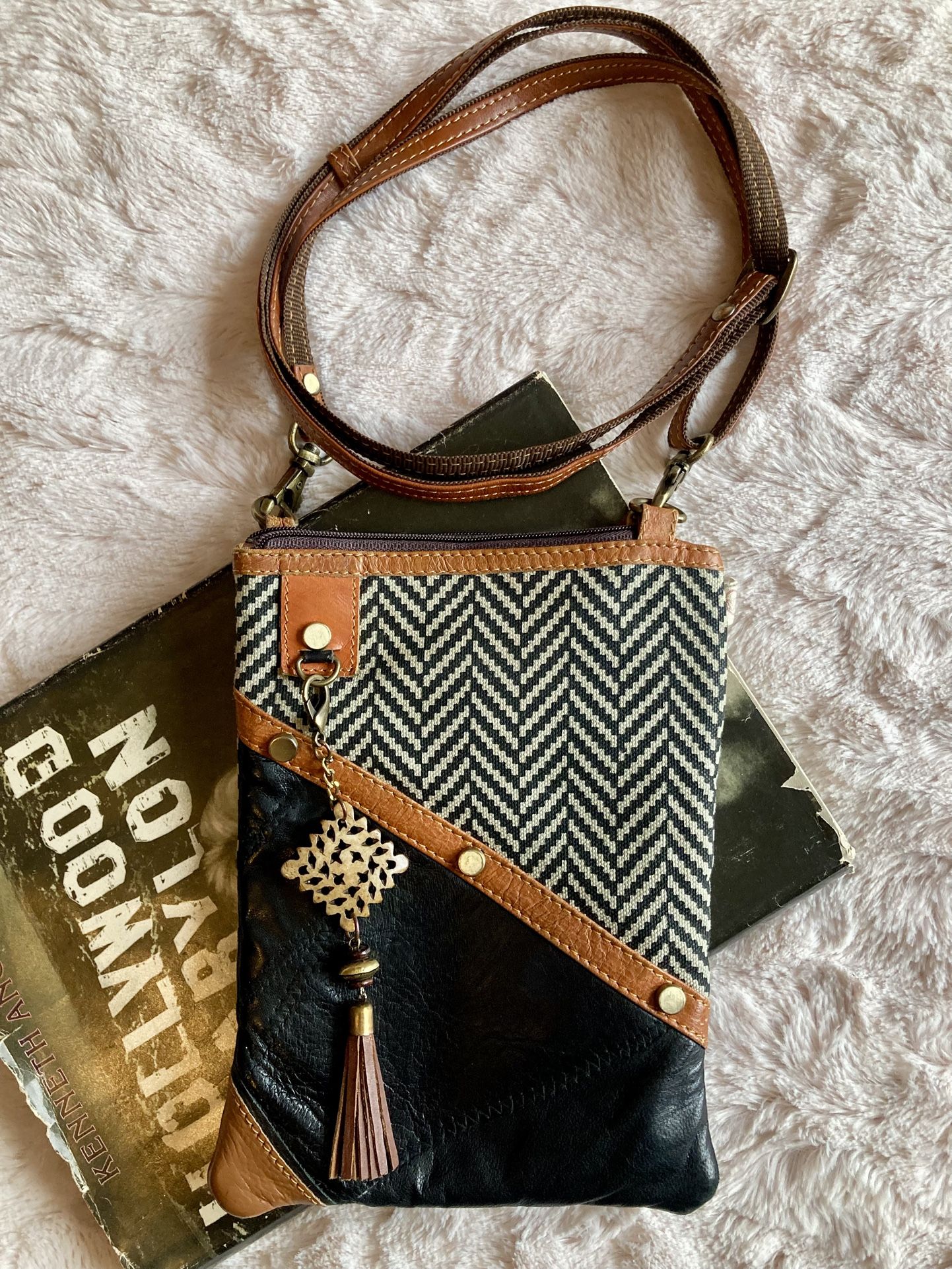 Vaan & Co Carter Crossbody Bag- Canvas & Leather