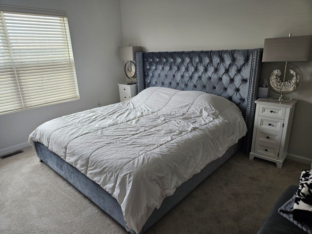 King Size Bed With Mattress Very Comfortable Price Negotiable