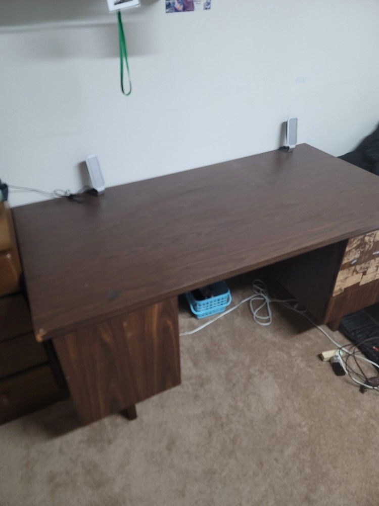 Duo Standing Desk | Compact Standing Desk | Branch Desk
