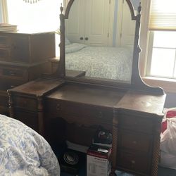 Dresser With Mirror