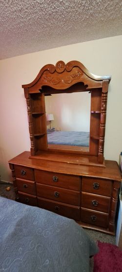 Traditional Wood Dresser with Hutch Mirror
