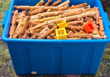 Lincoln logs (550 pieces)